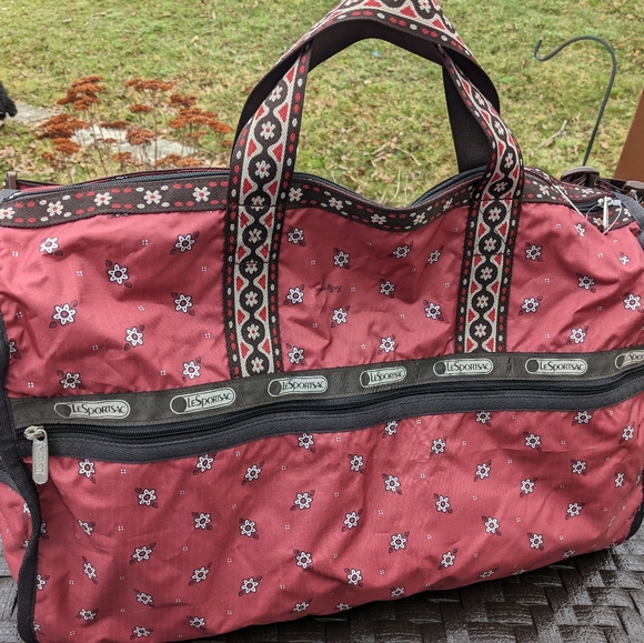 Huge Lesportsac Flower Print Duffel Bag with Strap - Picture 4 of 9
